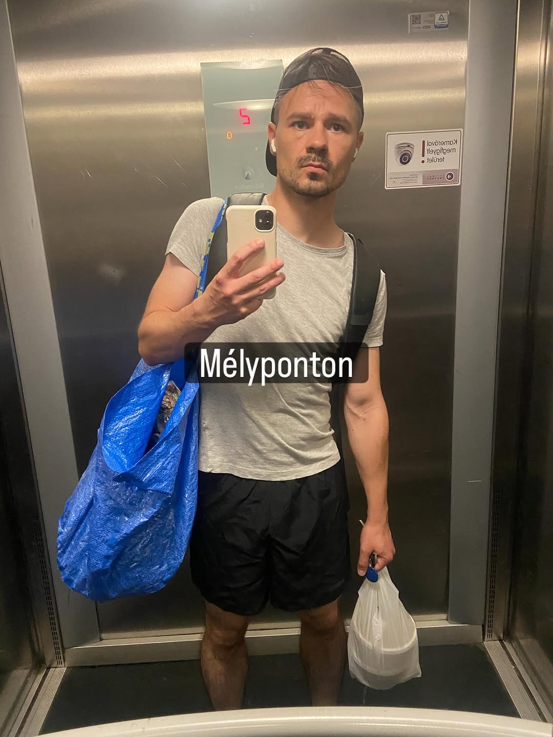 Ígéretet tettem magamnak, hogy bármi van, őszintén leírom.

Előző hónapban valódi mélypontra jutotta