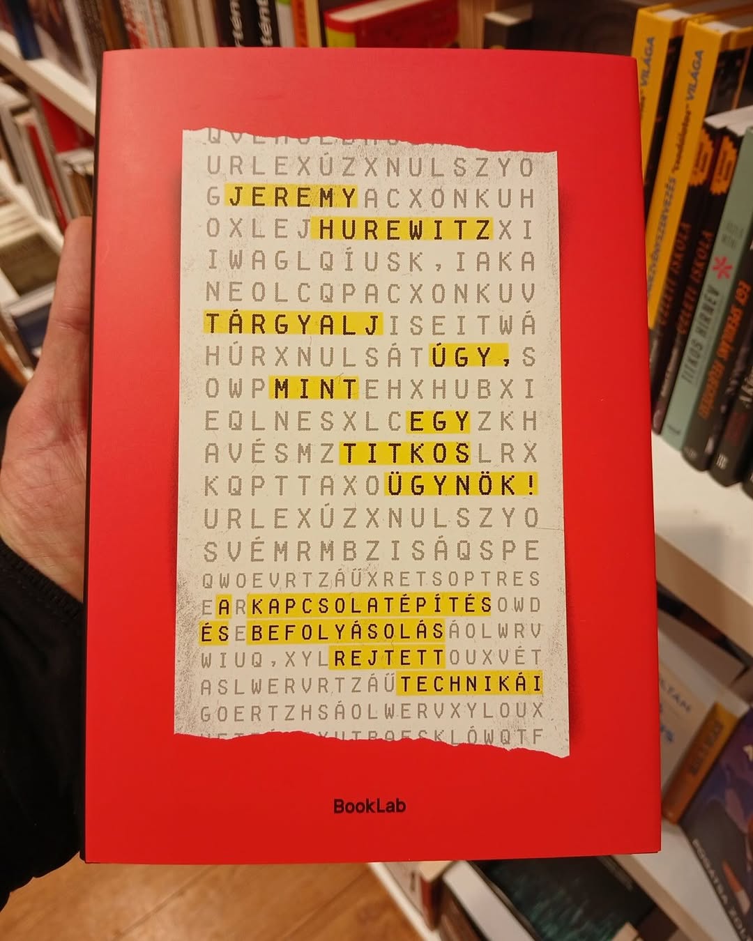 Ez a könyv abban tud segíteni, hogy még jobban megértsd, mi játszódik le a másik fél fejében, amikor
